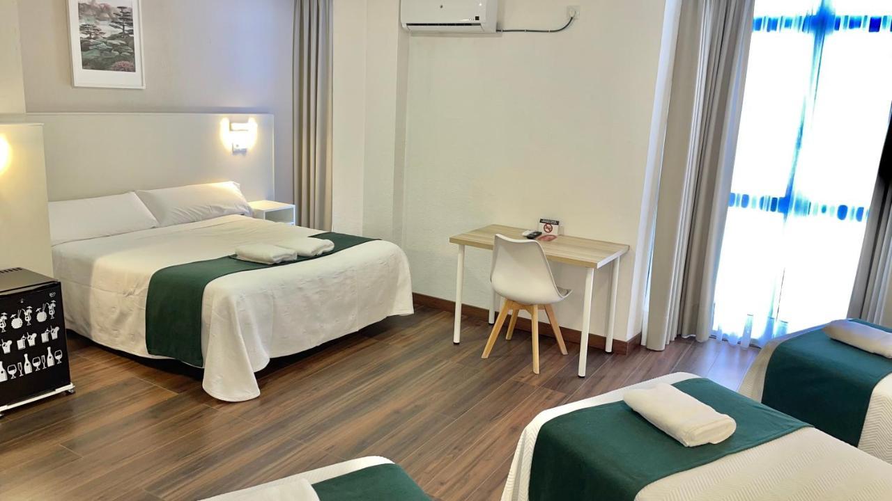 Hostal Gran Via Пінто Екстер'єр фото