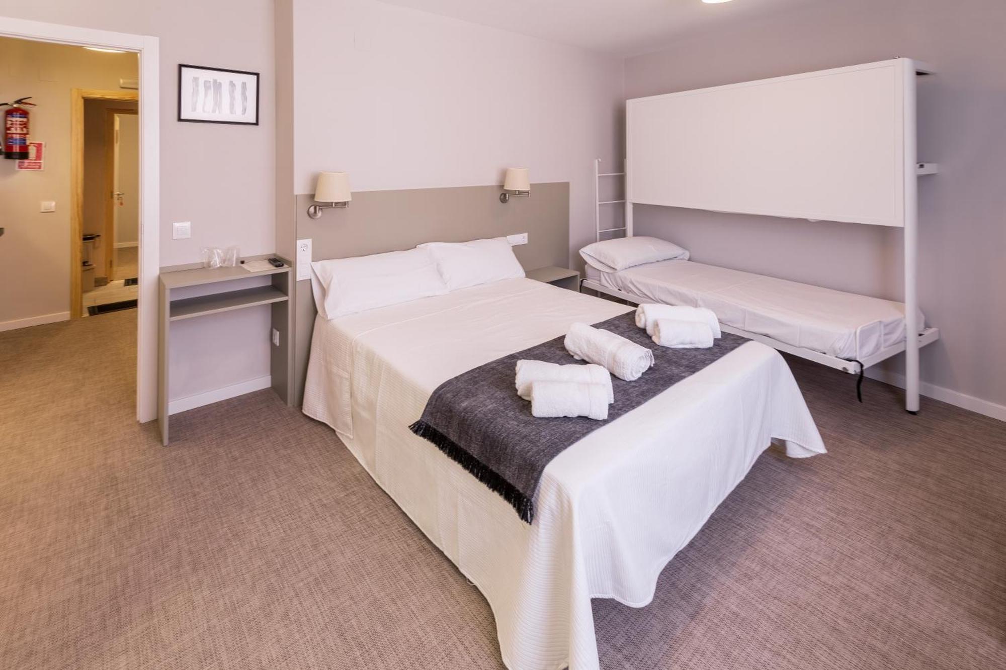 Hostal Gran Via Пінто Екстер'єр фото