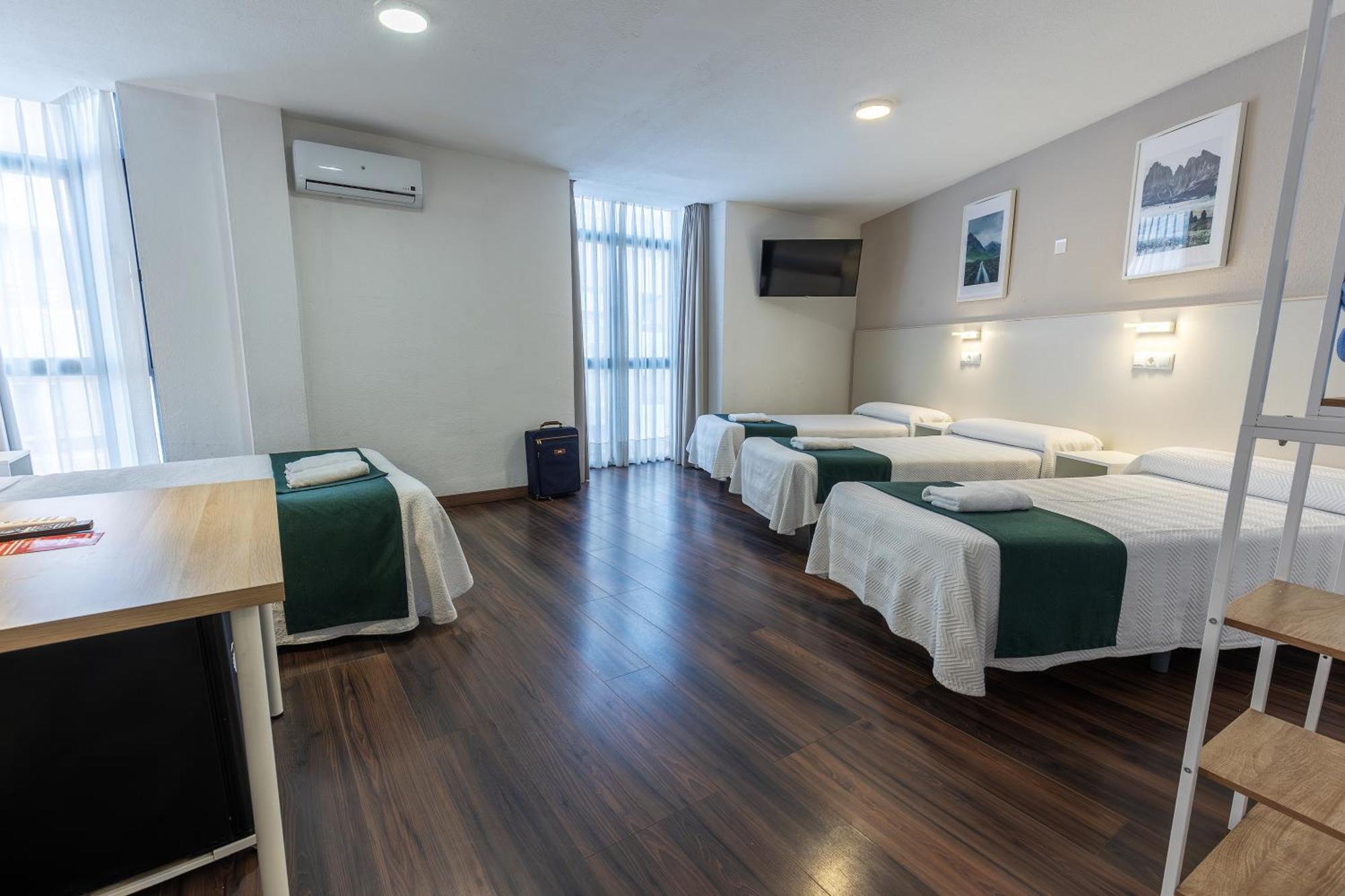 Hostal Gran Via Пінто Екстер'єр фото
