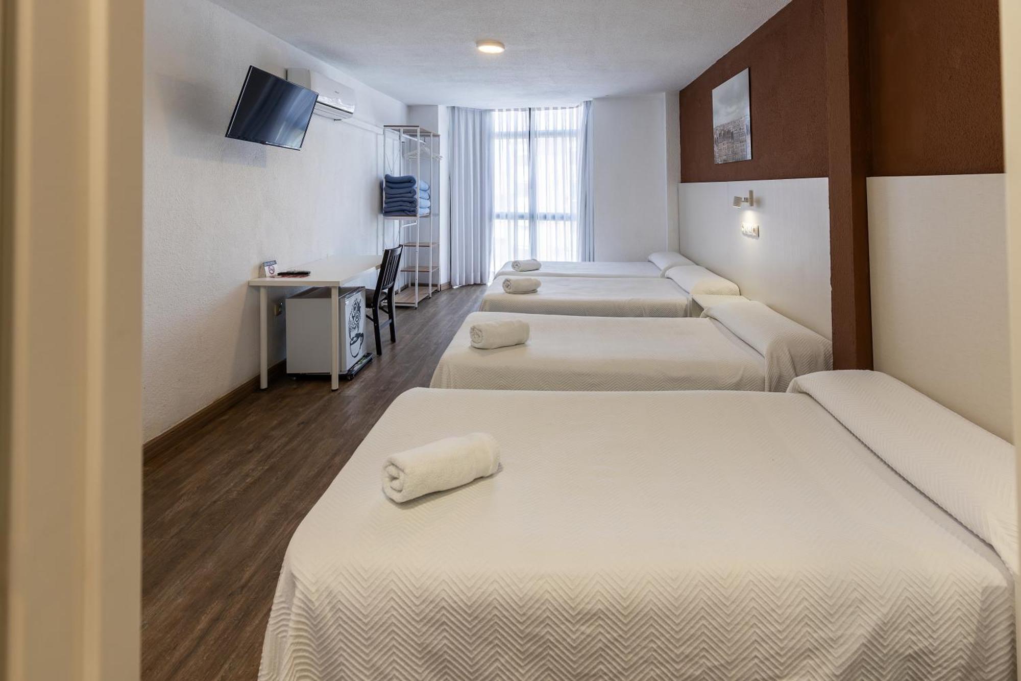 Hostal Gran Via Пінто Екстер'єр фото