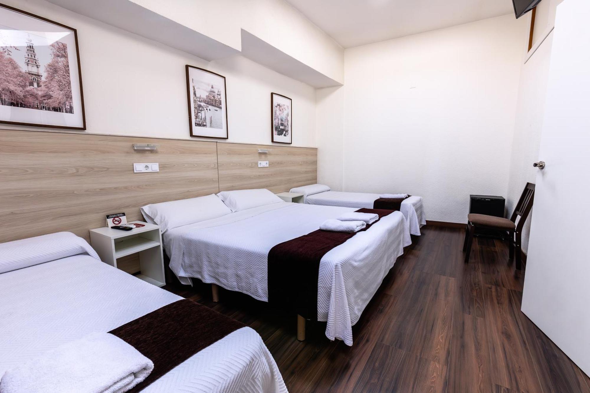 Hostal Gran Via Пінто Екстер'єр фото