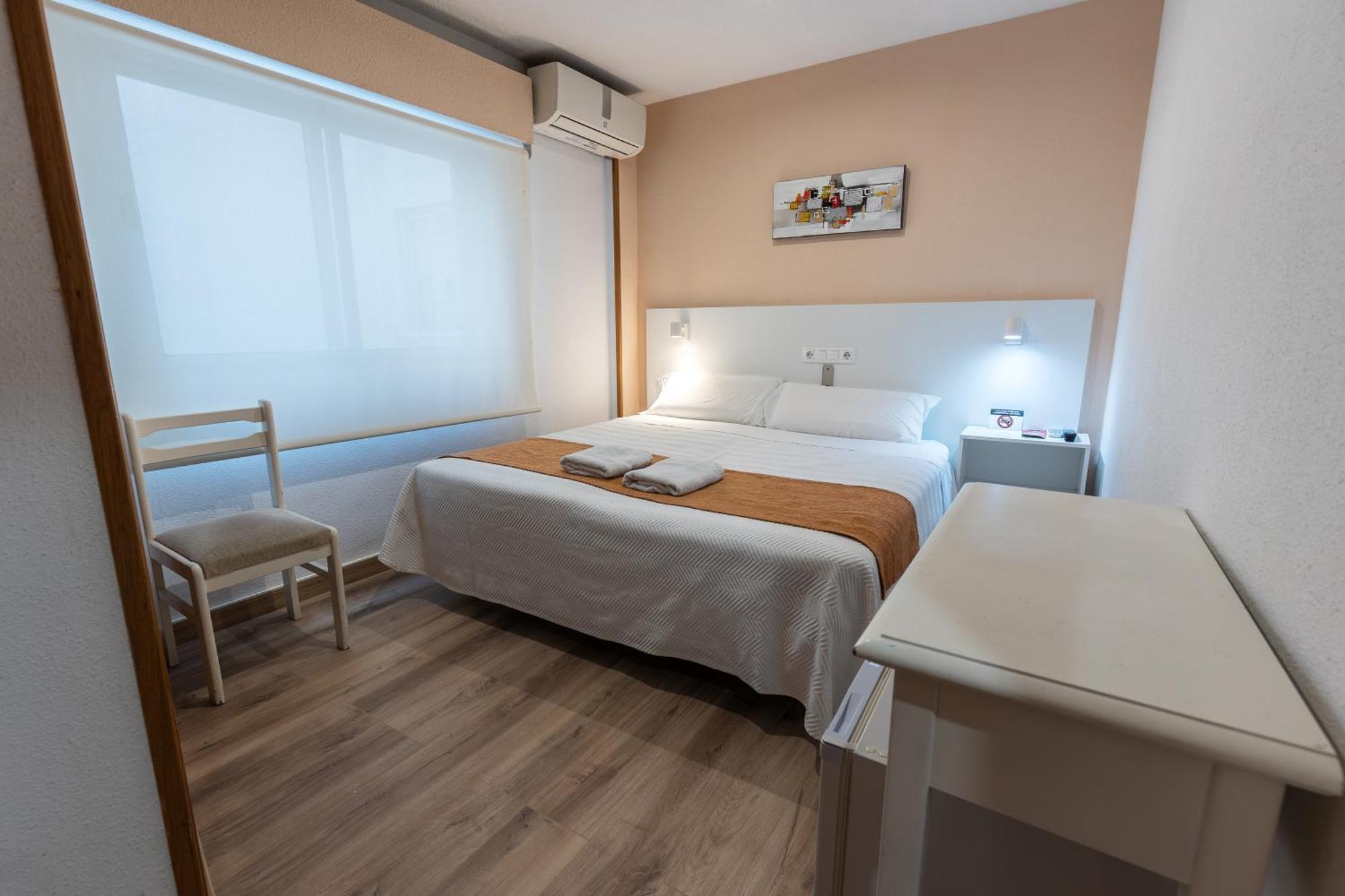 Hostal Gran Via Пінто Екстер'єр фото