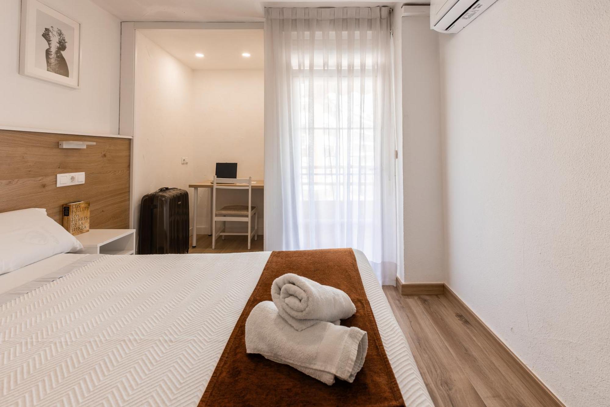 Hostal Gran Via Пінто Екстер'єр фото