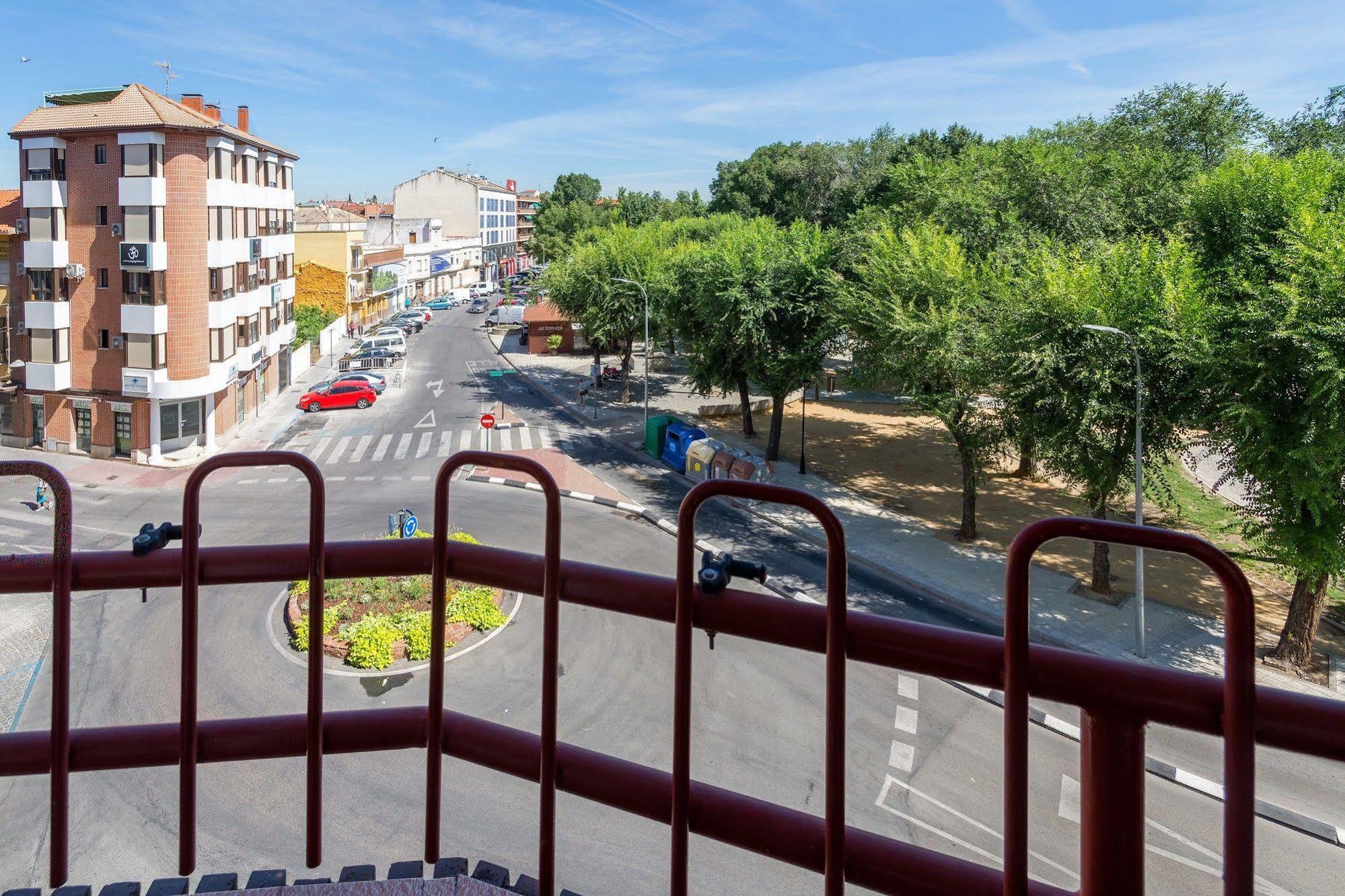 Hostal Gran Via Пінто Екстер'єр фото